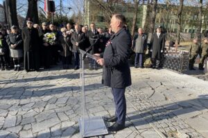 11.11.2021. Sandomierz. Obchody 103. rocznicy odzyskania przez Polskę niepodległości. Na zdjęciu: poseł Marek Kwitek / Grażyna Szlęzak-Wójcik / Radio Kielce