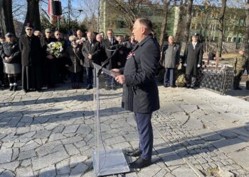 11.11.2021. Sandomierz. Obchody 103. rocznicy odzyskania przez Polskę niepodległości. Na zdjęciu: poseł Marek Kwitek / Grażyna Szlęzak-Wójcik / Radio Kielce