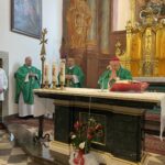 14.11.2021. Sandomierz. Światowy Dzień Ubogich. Na zdjęciu (pierwszy z prawej: biskup senior diecezji sandomierskiej  Edward Frankowski / Grażyna Szlęzak-Wójcik / Radio Kielce