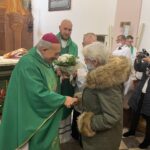 14.11.2021. Sandomierz. Światowy Dzień Ubogich. Na zdjęciu (pierwszy z lewej): biskup senior diecezji sandomierskiej  Edward Frankowski / Grażyna Szlęzak-Wójcik / Radio Kielce