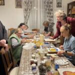 17.11.2021. Sandomierz. Warsztaty pisania ikon. Na zdjęciu (z lewej): ks. Marcin Chyl - proboszcz parafii prawosławnej w Sandomierzu / Grażyna Szlęzak-Wójcik / Radio Kielce