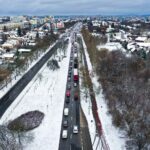 30.11.2021. Kielce. Pierwszy śnieg na kieleckich ulicach. Aleja Popiełuszki / Jarosław Kubalski / Radio Kielce