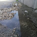 27.11.2021. Busko-Zdrój. Efekty nieistniejącego odwodnienia przy ul. Karmelowej / Marta Gajda-Kruk / Radio Kielce