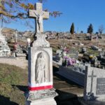 03.11.2021.Gorysławice. Nagrobki, które w ostatnich latach udało się wyremontować. Na zdjęciu: nagrobek Bolesława Ścibiura poległego w czasie II wojny światowej ma zostać wyremontowany za datki z tegorocznej kwesty / Marta Gajda-Kruk / Radio Kielce