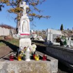 03.11.2021. Gorysławice. Nagrobki, które w ostatnich latach udało się wyremontować. Na zdjęciu: nagrobek Bolesława Ścibiura poległego w czasie II wojny światowej ma zostać wyremontowany za datki z tegorocznej kwesty / Marta Gajda-Kruk / Radio Kielce