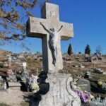 03.11.2021. Gorysławice. Nagrobki, które w ostatnich latach udało się wyremontować. Na zdjęciu: nagrobek Bolesława Ścibiura poległego w czasie II wojny światowej ma zostać wyremontowany za datki z tegorocznej kwesty / Marta Gajda-Kruk / Radio Kielce