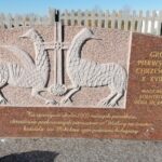 03.11.2021. Gorysławice. Nagrobki, które w ostatnich latach udało się wyremontować