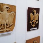 13.11.2021. Busko-Zdrój. Wystawa „Orzeł Biały” w płaskorzeźbie Bogdana Orłowskiego / Marta Gajda-Kruk / Radio Kielce