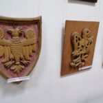 13.11.2021. Busko-Zdrój. Wystawa „Orzeł Biały” w płaskorzeźbie Bogdana Orłowskiego / Marta Gajda-Kruk / Radio Kielce