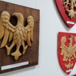 13.11.2021. Busko-Zdrój. Wystawa „Orzeł Biały” w płaskorzeźbie Bogdana Orłowskiego / Marta Gajda-Kruk / Radio Kielce