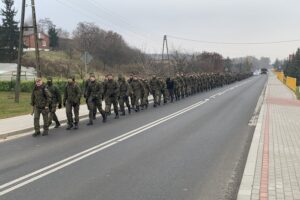 13.11.2021. Sandomierz. Kwartalny marsz terytorialsów / ppor. Daniel Woś / ŚBOT