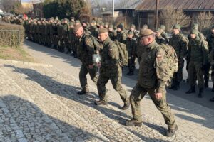 13.11.2021. Sandomierz. Kwartalny marsz terytorialsów / ppor. Daniel Woś / ŚBOT