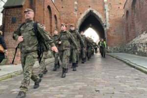 13.11.2021. Sandomierz. Kwartalny marsz terytorialsów / ppor. Daniel Woś / ŚBOT