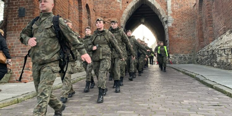 13.11.2021. Sandomierz. Kwartalny marsz terytorialsów / ppor. Daniel Woś / ŚBOT