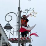 15.11.2021. Kielce. Montaż świątecznych iluminacji / Jarosław Kubalski / Radio Kielce