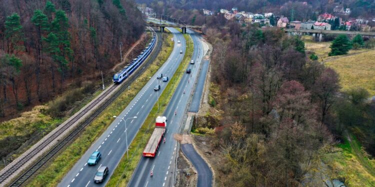 23.11.2021. Kielce. Budowa ścieżki rowerowej na ulicy Krakowskiej / Jarosław Kubalski / Radio Kielce