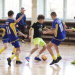 20.11.2021. Mniów. I Powiatowy Turniej Halowej Piłki Nożnej o puchar starosty kieleckiego / Jarosław Kubalski / Radio Kielce