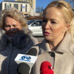 20.11.2021. Starachowice. Konferencja radnych PiS. Na zdjęciu (od lewej): radni powiatu starachowickiego Danuta Krępa, Agnieszka Kuś / Anna Głąb / Radio Kielce