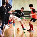 20.11.2021. Mniów. I Powiatowy Turniej Halowej Piłki Nożnej o puchar starosty kieleckiego / Jarosław Kubalski / Radio Kielce