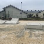 16.11.2021. Chmielnik. Budowa skateparku / Monika Miller / Radio Kielce