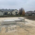 16.11.2021. Chmielnik. Budowa skateparku / Monika Miller / Radio Kielce