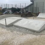 16.11.2021. Chmielnik. Budowa skateparku / Monika Miller / Radio Kielce