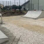 16.11.2021. Chmielnik. Budowa skateparku / Monika Miller / Radio Kielce