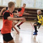 20.11.2021. Mniów. I Powiatowy Turniej Halowej Piłki Nożnej o puchar starosty kieleckiego / Jarosław Kubalski / Radio Kielce