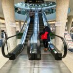 26.11.2021. Kielce. Schody ruchome na Dworcu Autobusowym / Jarosław Kubalski / Radio Kielce