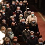 21.11.2021. Kielce. Katedra. Wręczenie medali „Pro Christo Rege Et Ecclesia” / Jarosław Kubalski / Radio Kielce