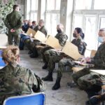 20.11.2021. Kielce. Żołnierze z 10. Świętokrzyskiej Brygady Obrony Terytorialnej oddają krew / Jarosław Kubalski / Radio Kielce