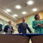 14.11.2021. Kielce. Wojewódzki zjazd PSL. Na zdjęciu (od lewej): Grzegorz Dziubek - burmistrz Włoszczowy, Adam Jarubas - europoseł PSL, Władysław Kosiniak-Kamysz - prezes PSL i Agata Binkowska - radna Sejmiku Województwa Świętokrzyskiego / Michał Kita / Radio Kielce