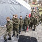 20.11.2021. Kielce. Żołnierze z 10. Świętokrzyskiej Brygady Obrony Terytorialnej oddają krew / Jarosław Kubalski / Radio Kielce