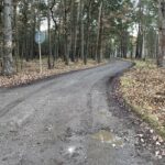 25.11.2021. Chęciny. Droga dojazdowa do Jaskini Raj / Marcin Marszałek  / Radio Kielce