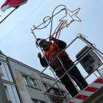 15.11.2021. Kielce. Montaż świątecznych iluminacji / Jarosław Kubalski / Radio Kielce