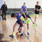 20.11.2021. Mniów. I Powiatowy Turniej Halowej Piłki Nożnej o puchar starosty kieleckiego / Jarosław Kubalski / Radio Kielce