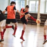 20.11.2021. Mniów. I Powiatowy Turniej Halowej Piłki Nożnej o puchar starosty kieleckiego / Jarosław Kubalski / Radio Kielce