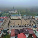 17.11.2021. Chęciny. Rynek / Jarosław Kubalski / Radio Kielce