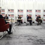 28.11.2021. Studio Polityczne Radia Kielce. Na zdjęciu (od lewej): Michał Kita - Radio Kielce, Tomasz Pleban - PiS, Anna Myślińska - Platforma Obywatelska, Koalicja Obywatelska, Łukasz Wasilewski - Konfederacja, Ruch Narodowy, Czesław Siekierski - PSL, Jacek Skórski - Nowa Lewica / Sebastian Kalwat / Radio Kielce