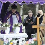 22.11.2021. Włoszczowa. Pogrzeb 6-letniego Alana i 5-letniego Szymona, chłopców którzy zginęli w pożarze / Wiktor Taszłow / Radio Kielce