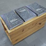 22.11.2021. Kielce. Wydział Sztuki UJK w Kielcach. Wystawa z cyklu: "Piękno użyteczne. Odsłony współczesnej sztuki wzornictwa". Axel von Hagen - Exhibition Design / Wiktor Taszłow / Radio Kielce