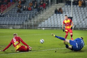 24.11.2021. Kielce. Mecz Fortuna 1 Ligi: Korona Kielce - GKS Tychy / Wiktor Taszłow / Radio Kielce