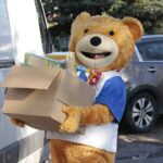 25.11.2021. Kielce. Fundacja "Błękitny Promyk Nadziei"  przekazuje prezenty dzieciom na oddziale onko-hematologicznym / Wiktor Taszłow / Radio Kielce