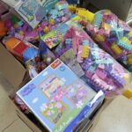 25.11.2021. Kielce. Fundacja "Błękitny Promyk Nadziei"  przekazuje prezenty dzieciom na oddziale onko-hematologicznym / Wiktor Taszłow / Radio Kielce