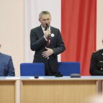 26.11.2021. Kielce. Wręczenie nagród w XXVIII Konkursie Wiedzy o Bezpieczeństwie, Ratownictwie i Obronie Cywilnej. Na zdjęciu (od lewej): Robert Sabat - dyrektor Wydziału Bezpieczeństwa i Zarządzania Kryzysowego w Świętokrzyskim Urzędzie Wojewódzkim w Kielcach, Zbigniew Koniusz - wojewoda świętokrzyski, Krzysztof Ciosek - świętokrzyski Komendant Wojewódzki Państwowej Straży Pożarnej / Wiktor Taszłow / Radio Kielce