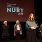 26.11.2021. Kielce. Finał 27. Festiwalu Form Dokumentalnych NURT. Na zdjęciu (w środku): Aleksandry Folczak - główna nagroda za film „Poczekalnia" / Wiktor Taszlow / Radio Kielce