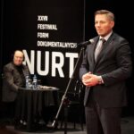 26.11.2021. Kielce. Finał 27. Festiwalu Form Dokumentalnych NURT. Na zdjęciu (od lewej): Krzysztof Miklaszewski - dyrektor artystyczny festiwalu, Marcin Chłodnicki - wiceprezydent Kielc / Wiktor Taszlow / Radio Kielce