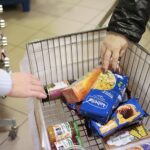 27.11.2021. Kielce. Zbiórka żywności / Wiktor Taszłow / Radio Kielce