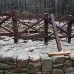 28.11.2021. Święta Katarzyna. Remont wokół kapliczki / Wiktor Taszlow / Radio Kielce