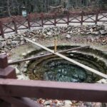 28.11.2021. Święta Katarzyna. Remont wokół kapliczki / Wiktor Taszlow / Radio Kielce